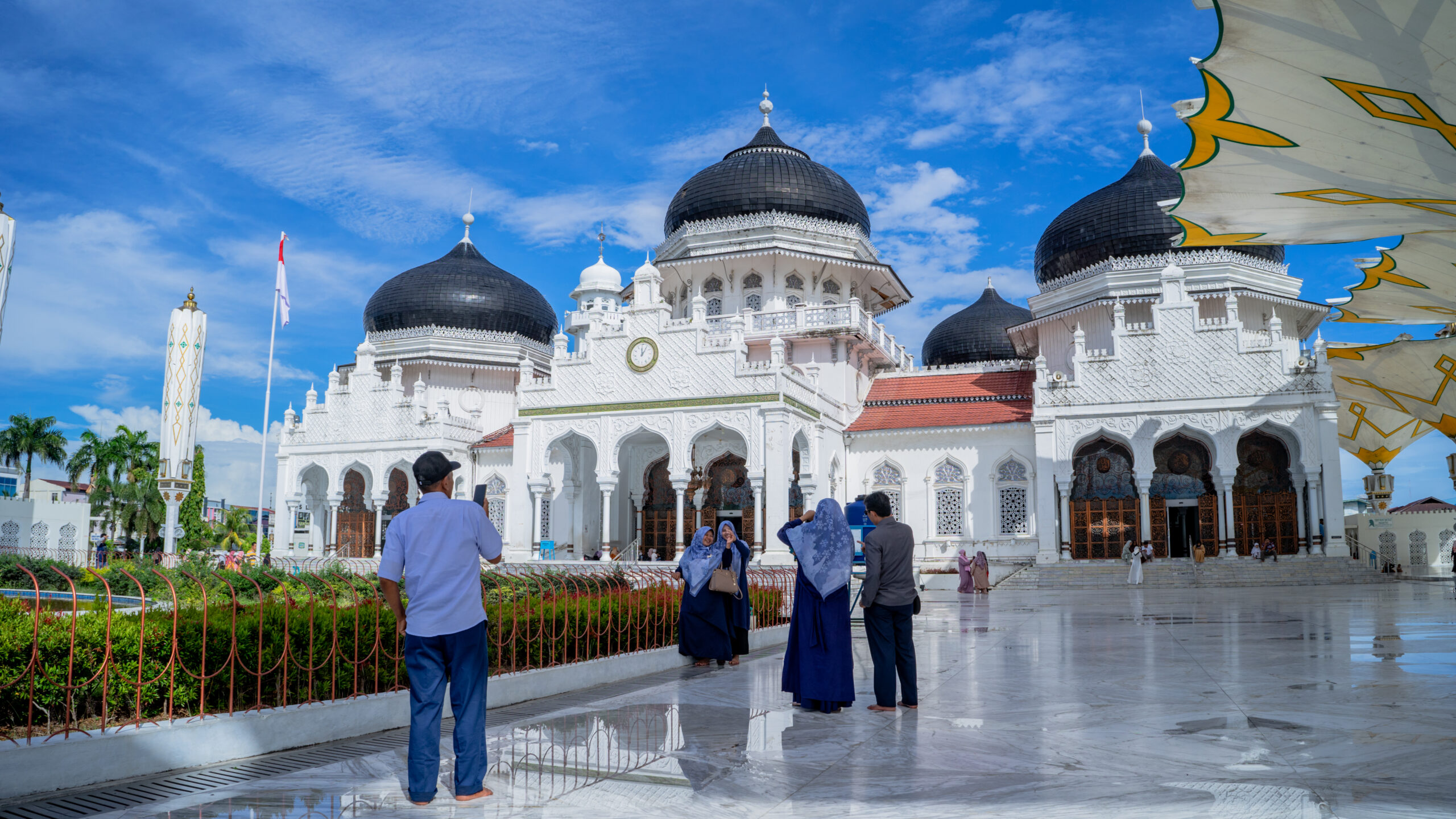 Menimbang Peluang & Tantangan Wisata Halal di Indonesia